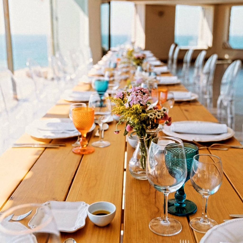 Arriba By The Sea - Mesa longa