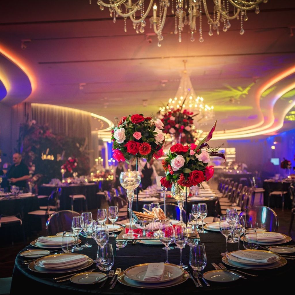 SUD Lisboa - Gala com flores vermelhas